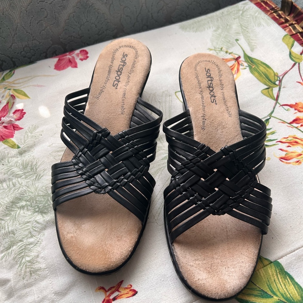 Softspots Women's Black Woven Sandals